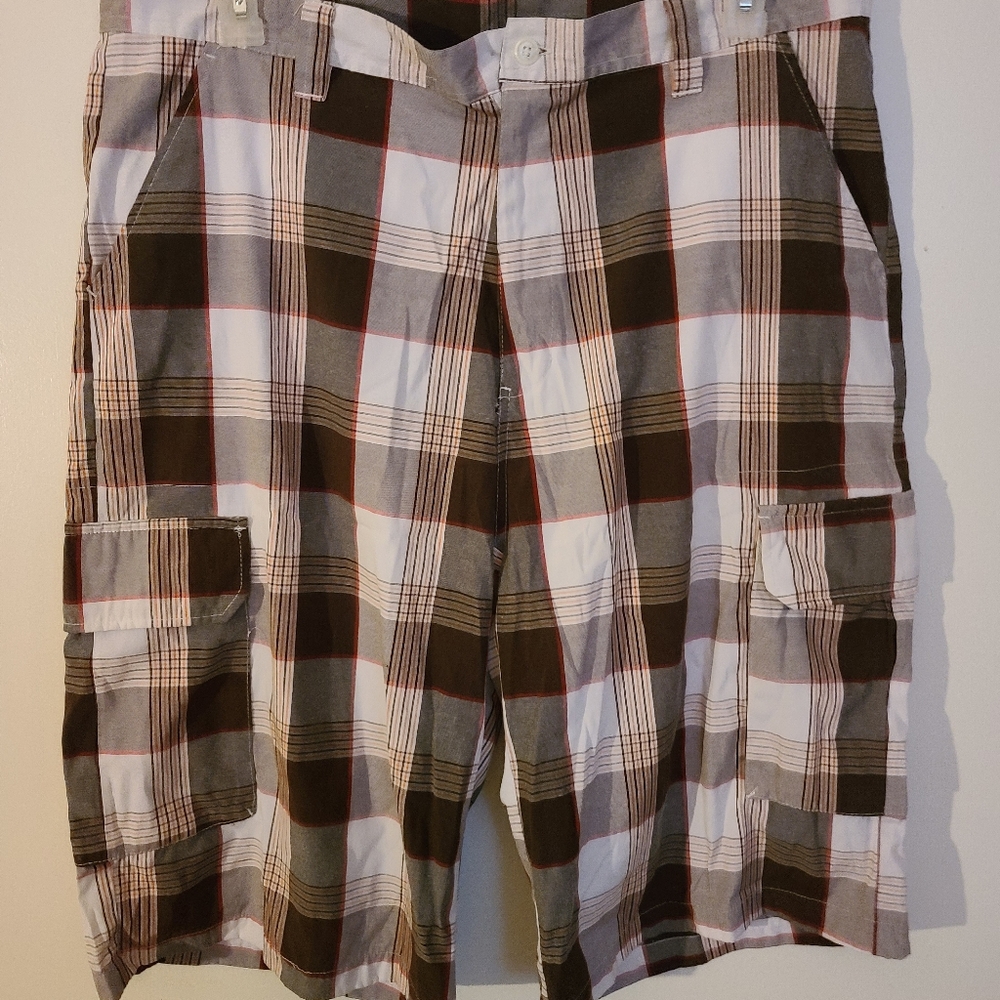 Men's cargo plaid Shorts size 40 waist.